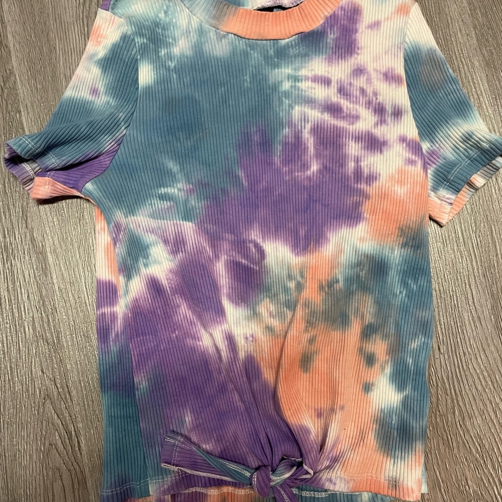 Ribbed t-shirt with front tie